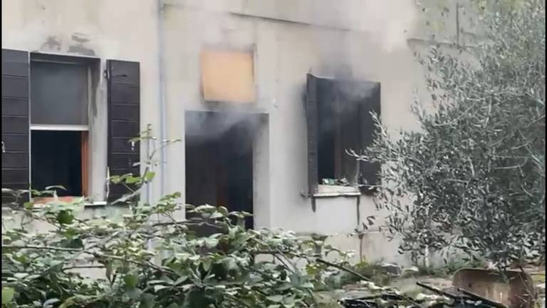Incendio in camera a Cesena, muore una novantenne