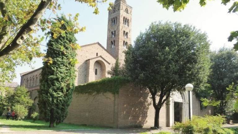 Nella chiesa senza parroco di Ravenna manca anche l’acquasanta