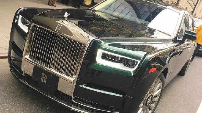 Finanziere arabo paga 650mila euro per una Rolls Royce ma il venditore non gliela consegna