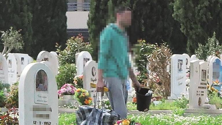 Forlì, furti nei cimiteri di Busecchio e Vecchiazzano, indaga la Polizia