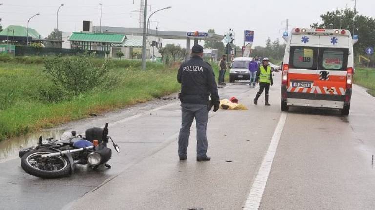 Morì con la moto sull’asfalto deteriorato: assolto il capo della ditta di manutenzione
