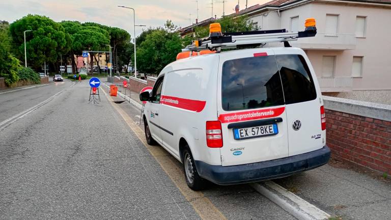 Voragine nel cavalcaferrovia di Faenza. Chiusura totale per ispezioni