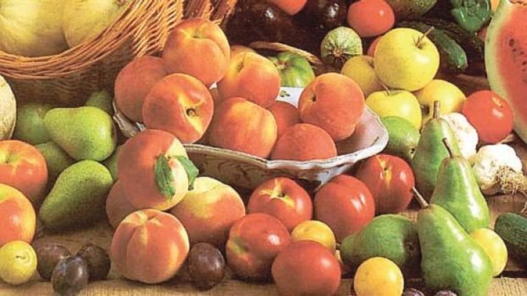 Frutta dall'estero spacciata per italiana nel negozio a Ravenna: in due a processo
