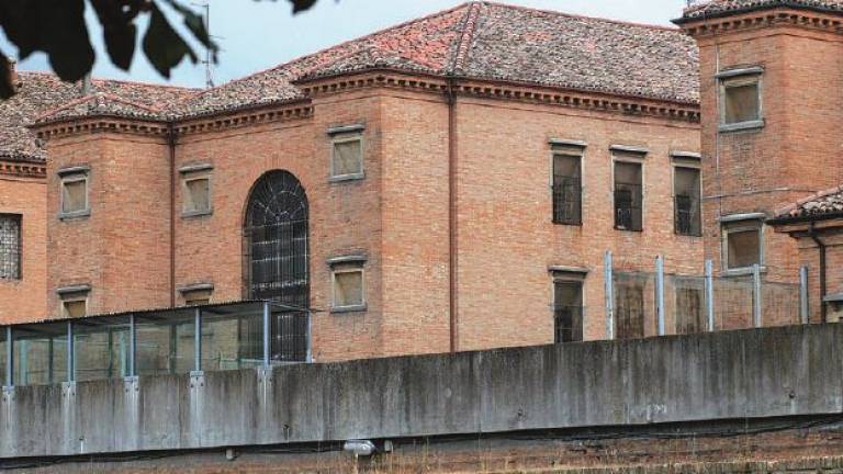 Detenuto aggredisce due agenti in carcere a Forlì