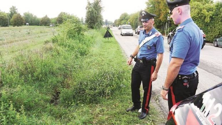 Il mistero del cadavere nel fosso a Rimini: «Temo che si tratti di mio figlio»