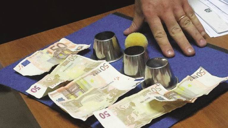 Rimini: cacciate tre batterie di pallinari, multate sedici prostitute