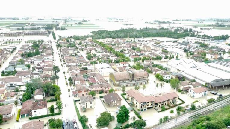 Conselice vista dall’alto con le strade come fiumi e le campagne trasformate in paludi