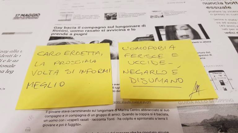 Se questo è un omofobo, blitz di Arcigay in Consiglio a Rimini