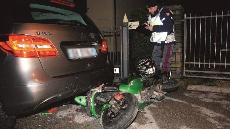 Sbanda e cade con la moto sull'asfalto: è grave un 50enne di Predappio
