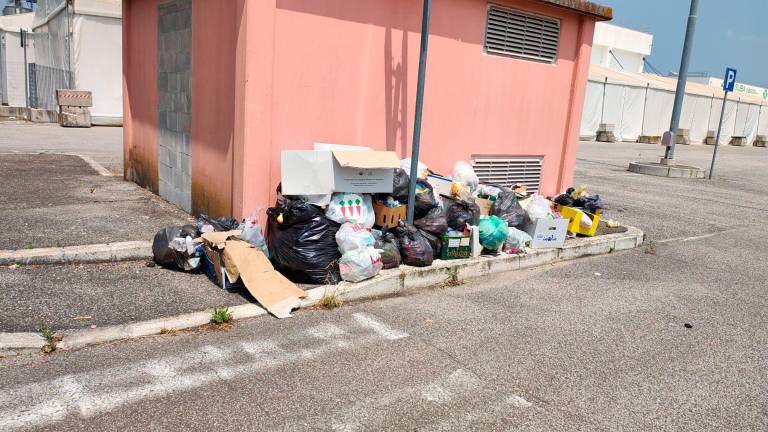 Immondizia lasciata sul posto dai nomadi