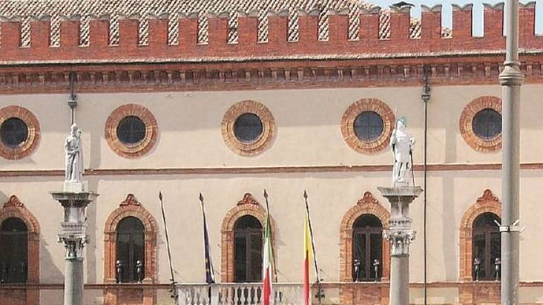 Palazzo Merlato si ritocca le merlature. Al via gli interventi di sicurezza nella sede del Comune di Ravenna