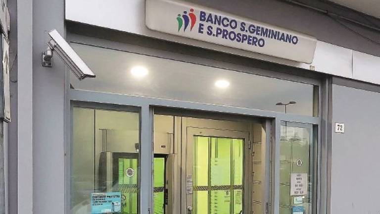 Rimini, armato di taglierino rapina banca, bottino da 50mila euro