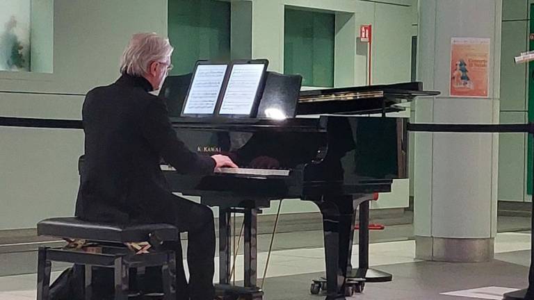 Forlì, il Rotary dona un pianoforte all'ospedale