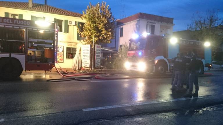 Incendio in casa a Sant'Agata, San Vitale chiusa, evacuata scuola