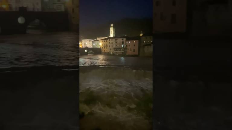 Lo spettacolo notturno del fiume Bidente in piena a Santa Sofia VIDEO