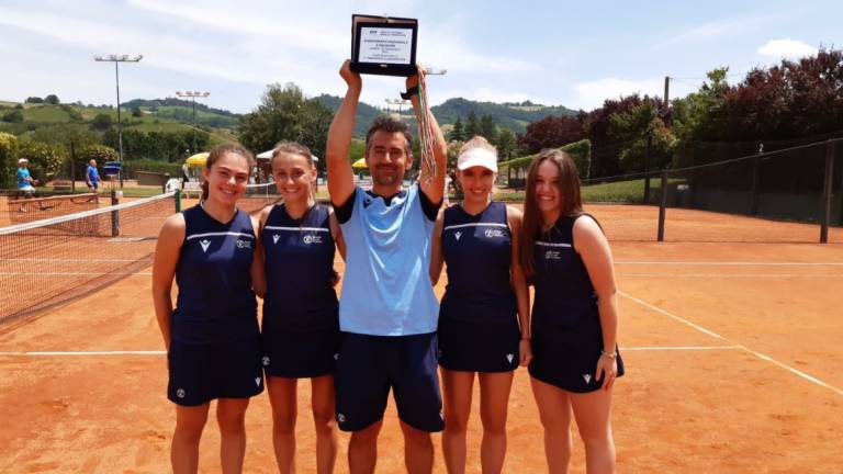Tennis, il Tc Faenza vince il campionato regionale Under 16 femminile