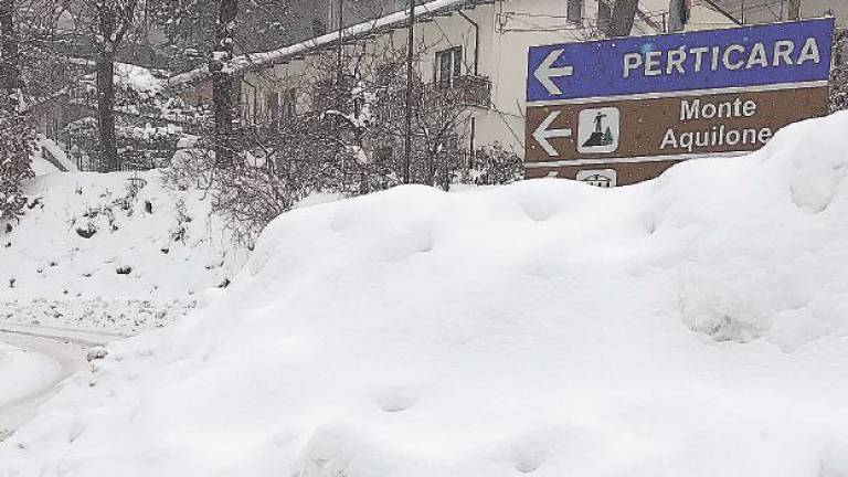 La Valmarecchia ancora in crisi tra neve gialla e pioggia ghiacciata