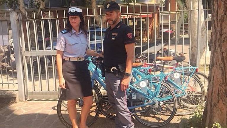 Famiglia s’intrufola alla Caritas a Cesenatico per rubare pezzi di biciclette