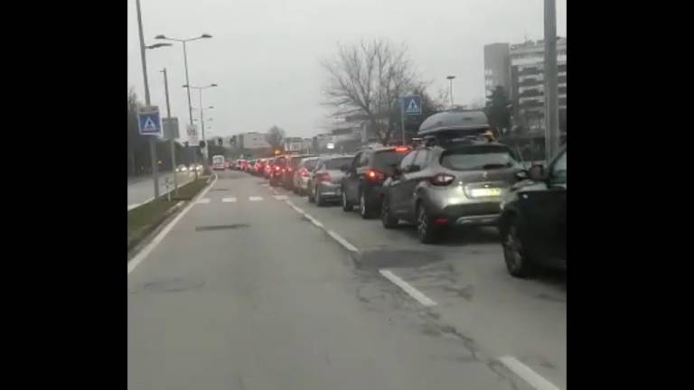 Tamponi Covid: file interminabili in ospedale di Rimini e Superstrada