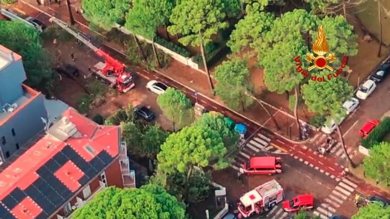 Maltempo in Romagna, gli interventi dei vigili del fuoco a Bellaria, Cervia e Rimini. VIDEO