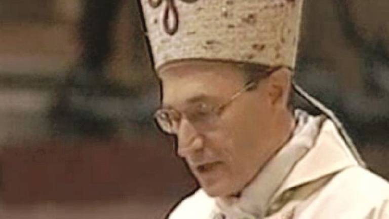 Il vescovo consegna ai politici il messaggio del papa