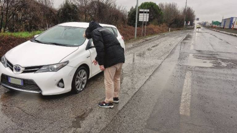 Auto martoriate sulle strade: ecco i consigli per il risarcimento