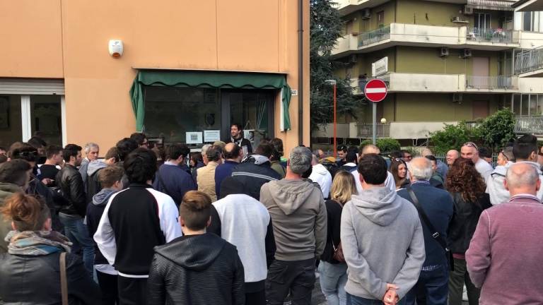 Calcio serie D, caccia ai biglietti di Real Giulianova-Cesena - VIDEO