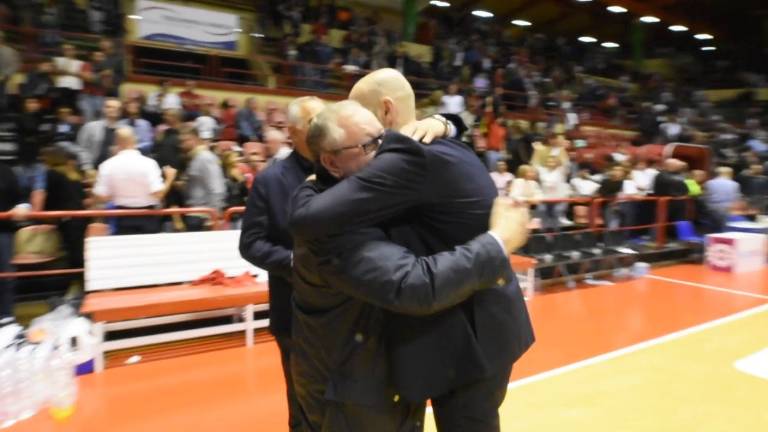 Basket A2, la festa di Ravenna nel derby - VIDEO