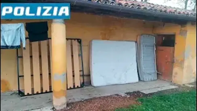 Forlì, espulsi 12 irregolari che alloggiavano in un casolare abbandonato