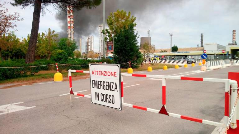 Ravenna, incendio al polo chimico VIDEO GALLERY