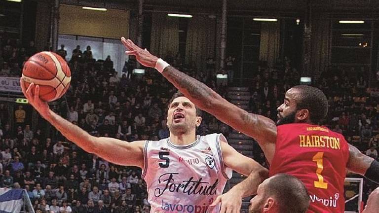 L’OraSì Ravenna scatena la bagarre per l’arrivo della Fortitudo