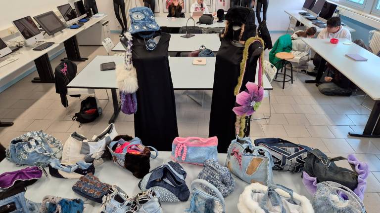 Alcuni dei lavori degli studenti del liceo scientifico Volta Fellini di Riccione