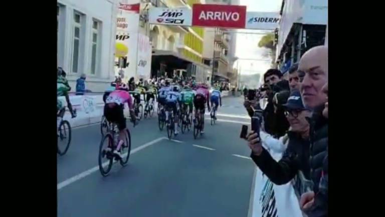 Ciclismo, il francese Cavagna trionfa a Riccione ed è il primo leader della Coppi e Bartali