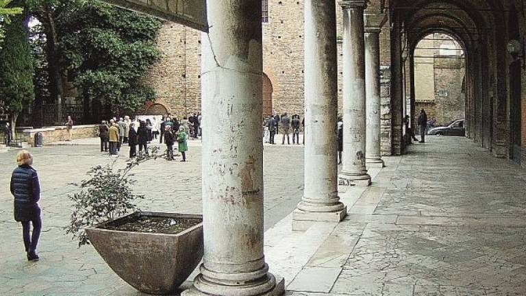 Ravenna, manifesti abusivi per il corteo studentesco, attivista risarcisce il Fai