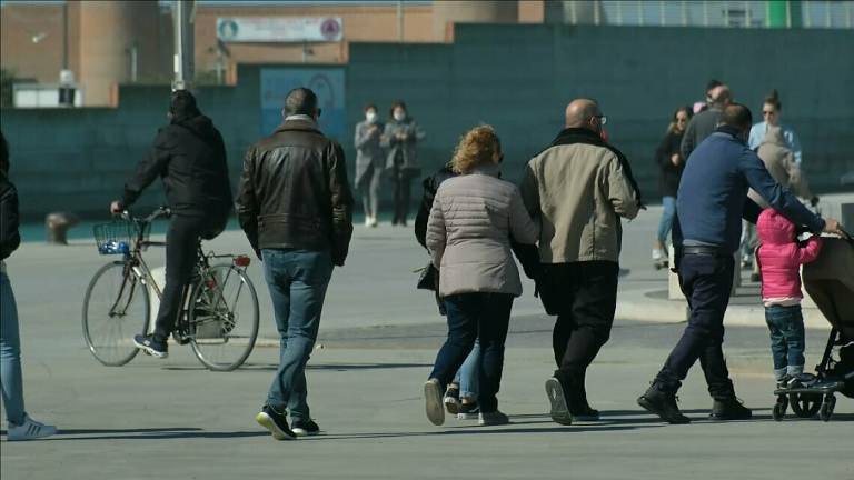 Pasquetta, il fascino del mare conquista i riminesi