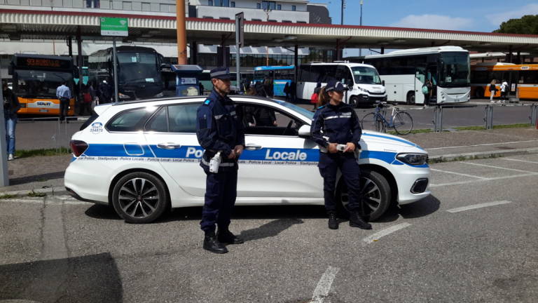 Cesena, derubano minorenni in zona stazione: denunciati grazie alle telecamere