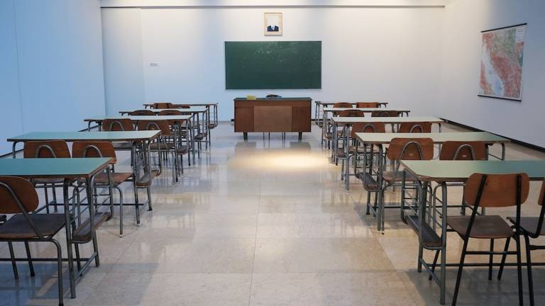 Rimini, alunna si taglia le vene a scuola, salvata dalle compagne di classe