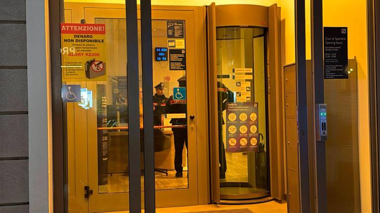 Cesena, tenta di rapinare una banca ma non ci sono soldi e se ne va