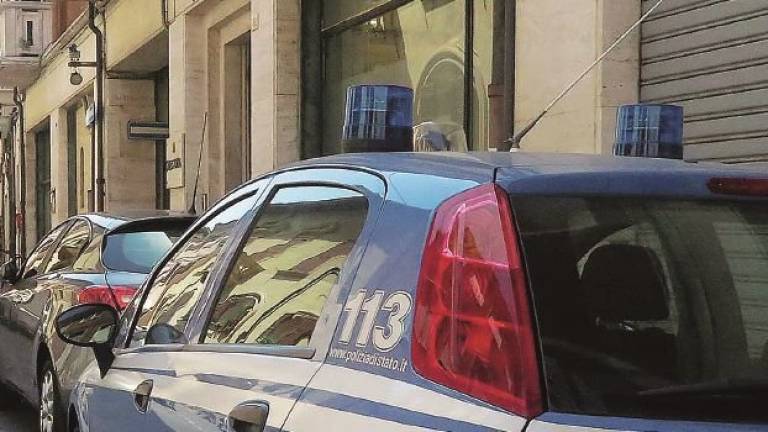 Estorsione e maltrattamenti ai genitori: 19enne arrestato a Forlì