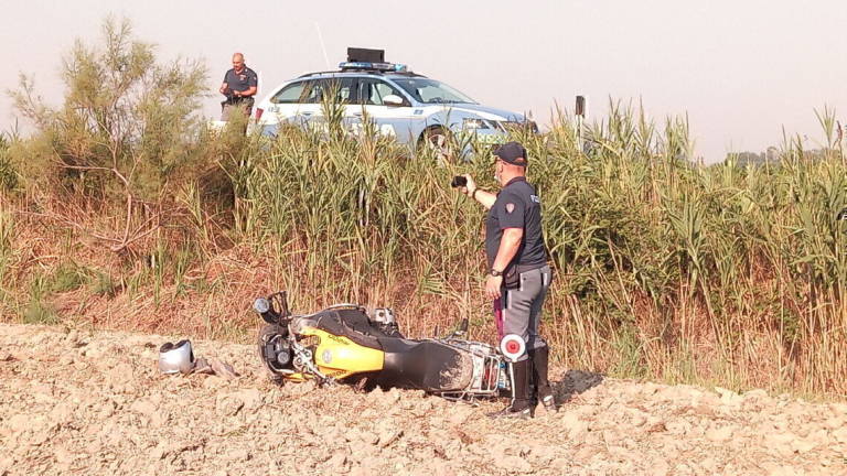 Incidente in moto a Casalborsetti, 47enne ferito al Bufalini