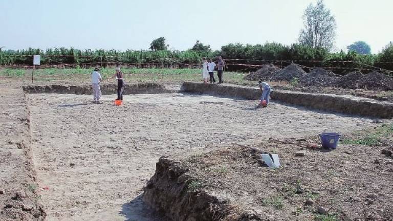 Nuove scoperte e reperti riemergono dagli scavi al castello di Zagonara