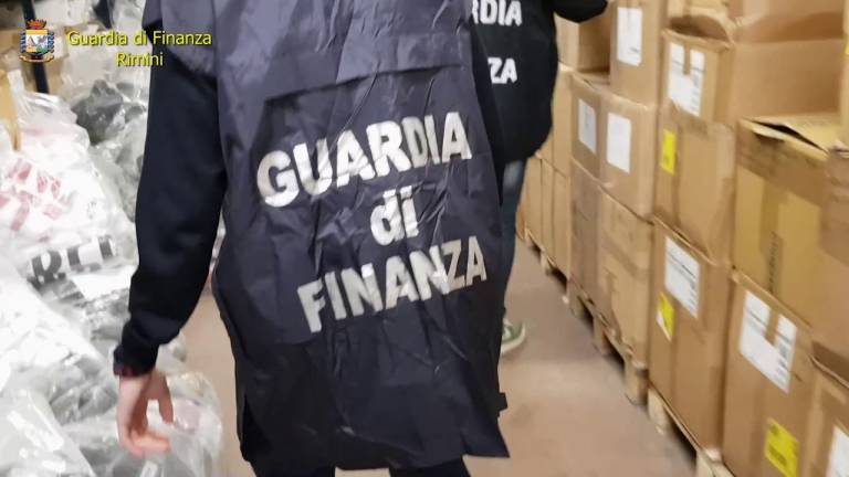 Sequestrati dalla Guardia di Finanza a Forlì 160mila prodotti pericolosi
