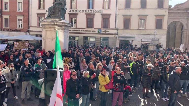Rimini, i no green pass manifestano in Piazza Cavour