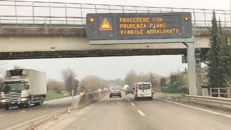 Cesena, chiuso temporaneamente un tratto di E45 per l'asfalto rovinato dalla pioggia