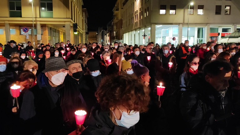 Rimini, in mille in preghiera per la pace in Ucraina