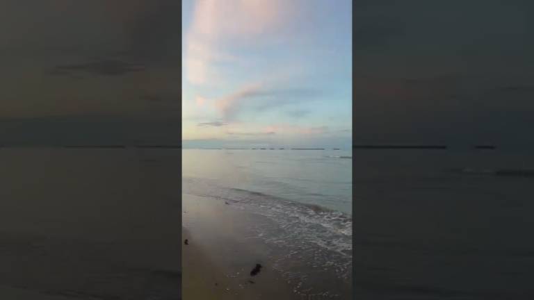 La magia del tramonto sulla spiaggia di Cesenatico VIDEO