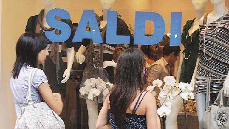 Saldi estivi, da domani parte lo shopping scontato