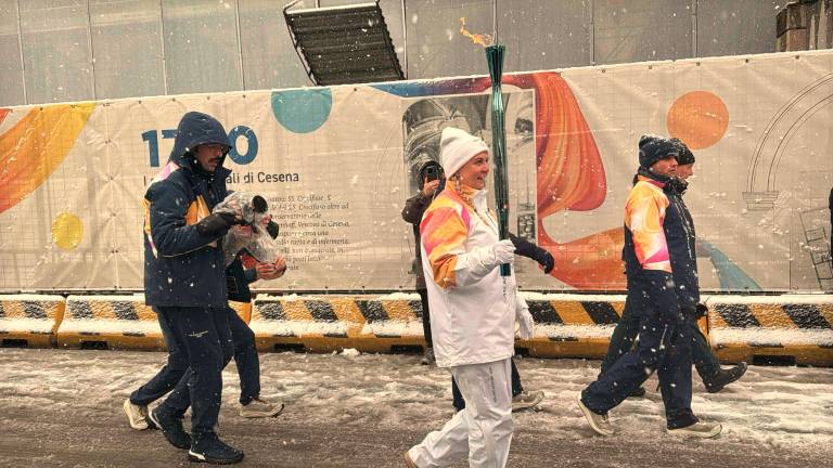 Cesena. La neve non spegne l’entusiasmo per la fiaccola olimpica. FOTOGALLERY Zanotti