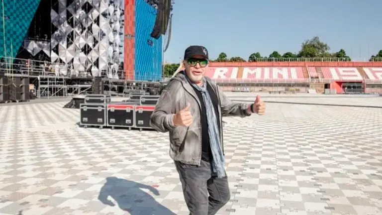 Vasco Rossi a Rimini, il sindaco Sadegholvaad: “La nostra relazione continua, bentornato”