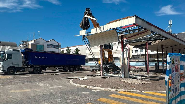 Cesena cambia volto: abbattuta la vecchia autostazione VIDEO
